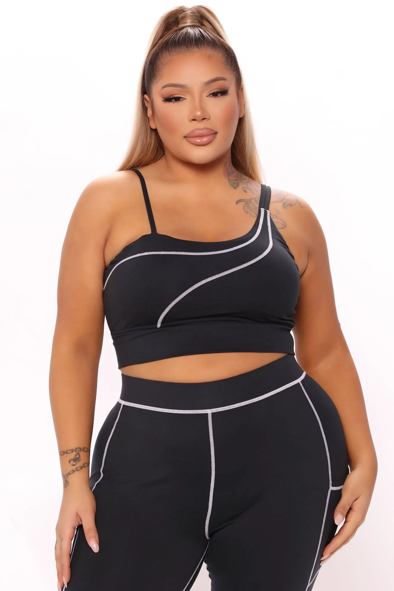 All You Got Active Contrast Stitch Super Soft Sports Bra - Black