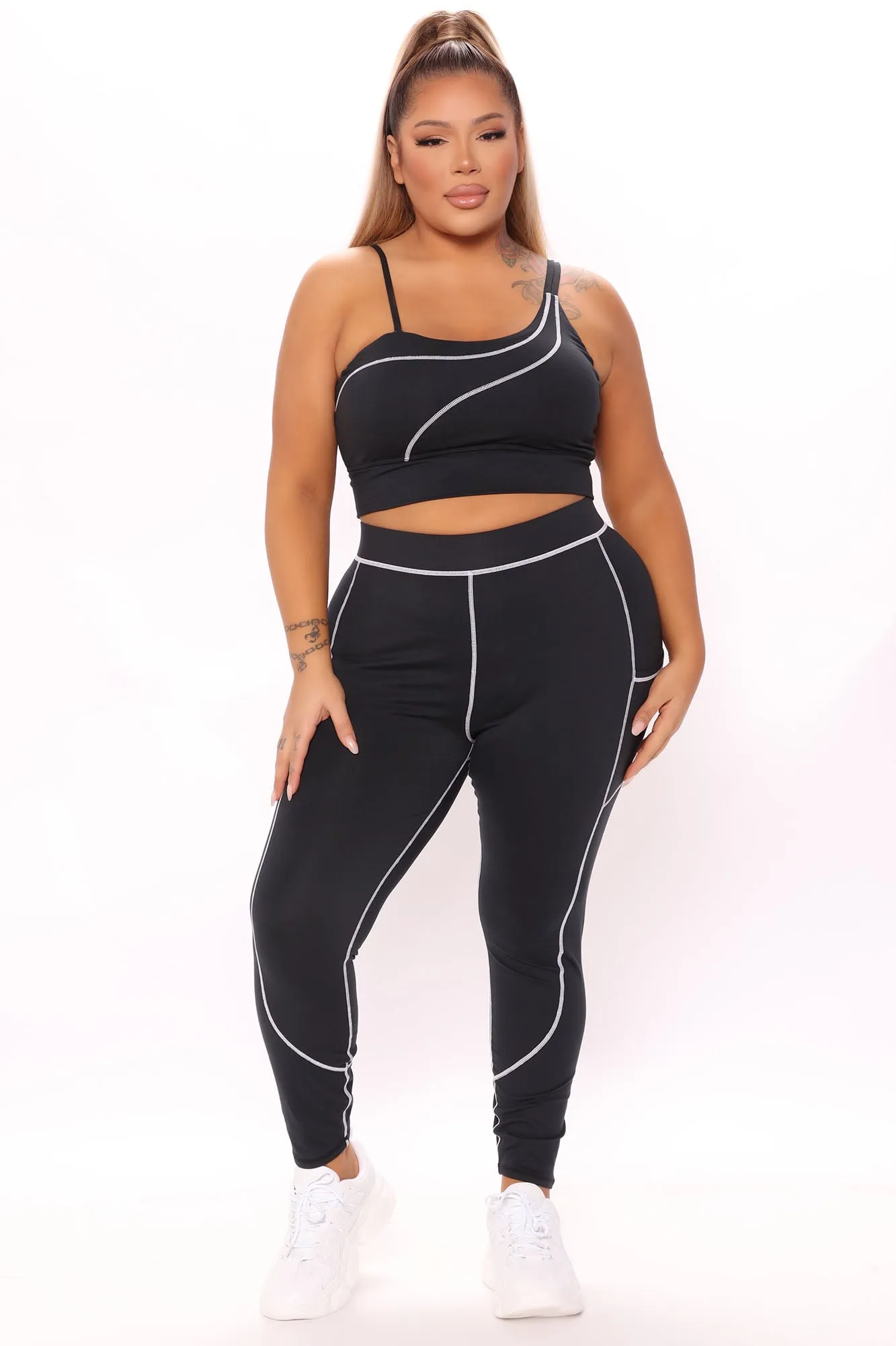All You Got Active Contrast Stitch Super Soft Sports Bra - Black