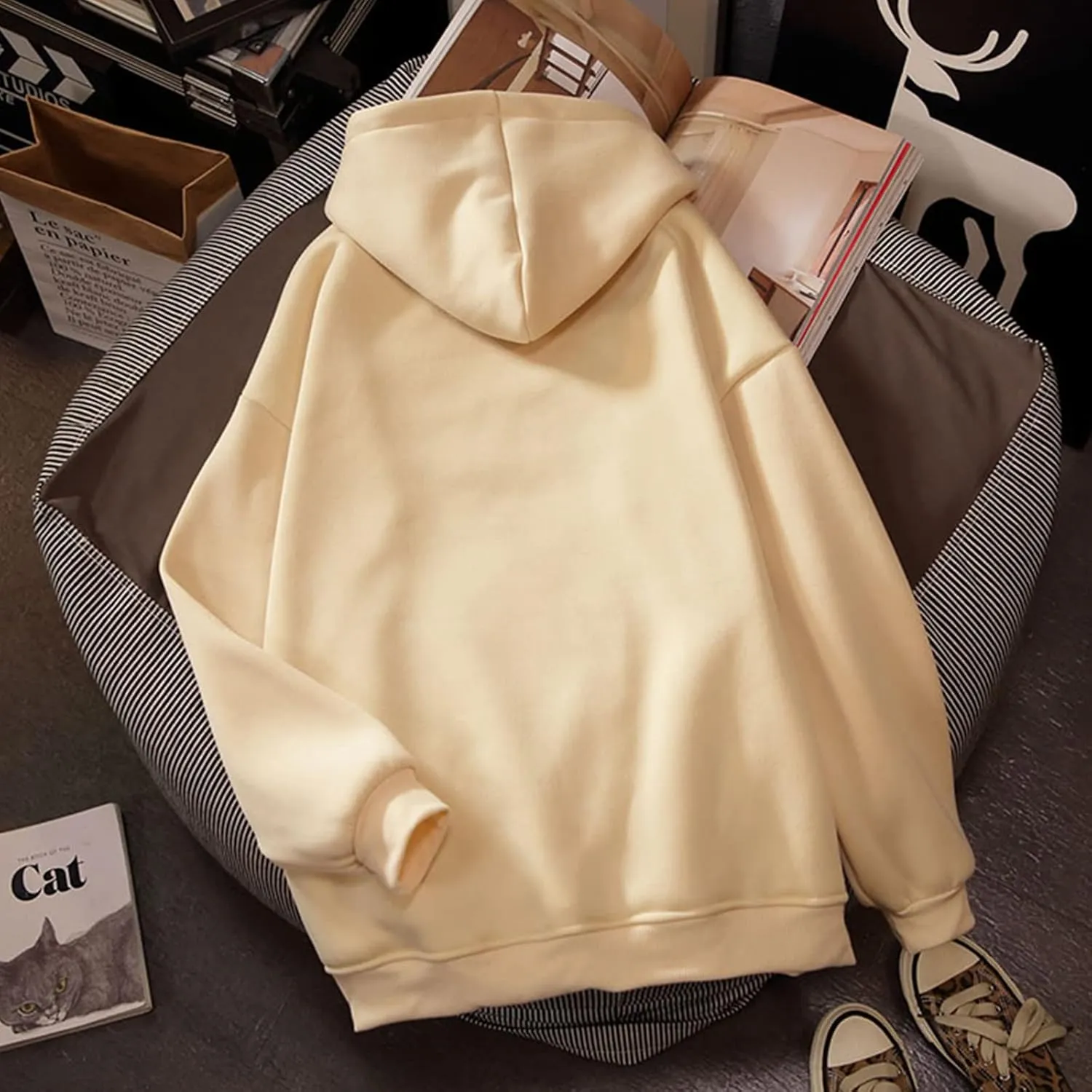 Bobeutou Women Cute Cat Print Oversized Hoodies for Teen Girls Aesthetic Kawaii Cartoon Graphic Fleece Sweatshirt for Women